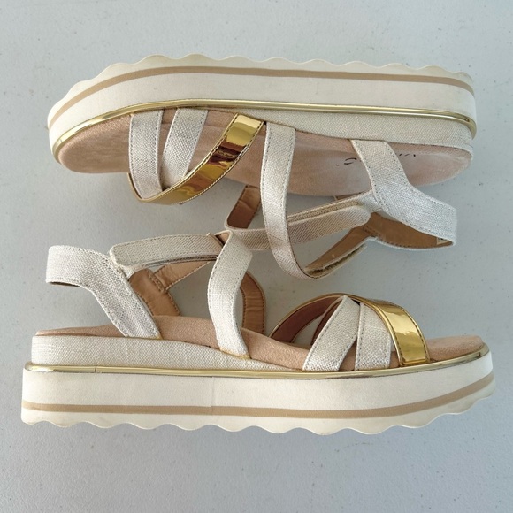 Vionic!-Kellyn Criss Cross Strapy Velcro, Women's White and Gold Sandals Size 7 - Picture 4 of 6